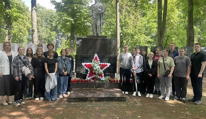 Спасдеменцы зажгли Свечи памяти 