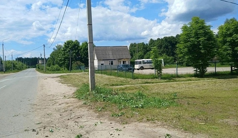 В Бетлице по просьбе жителя обрезали кусты