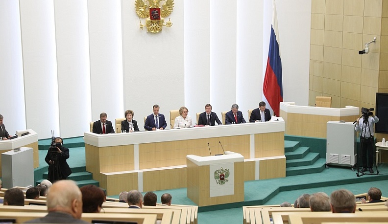 Анатолий Артамонов представил сенаторам постановление Совета Федерации по формированию концепции федерального бюджета