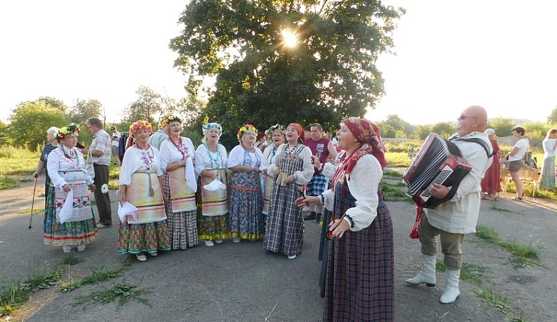6 августа в Полотняном Заводе впервые прошел уникальный фестиваль «Бумажное сердце 2022»