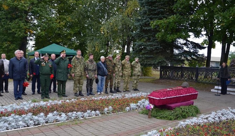 Памяти павших будем достойны