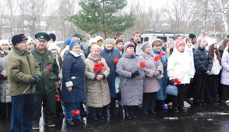 День Неизвестного Солдата в Кондрове отметили митингом 