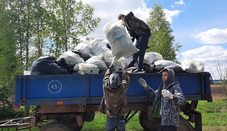В Жуковском районе на памятнике природы собрали 150 мешков мусора