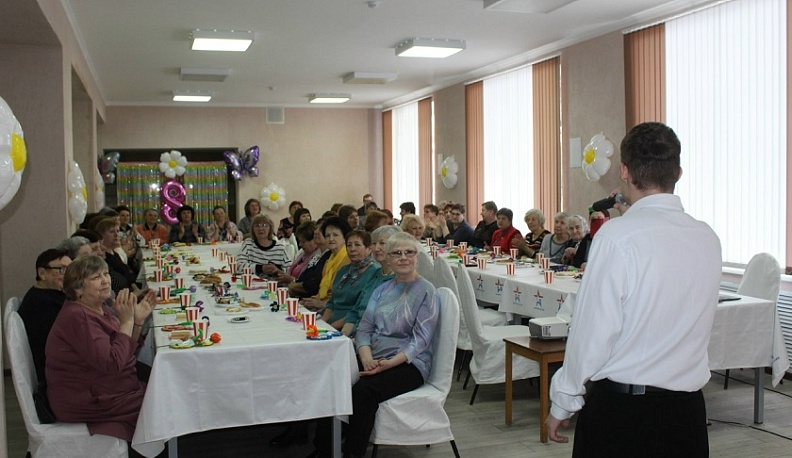 В Козельске поздравили женщин-волонтеров