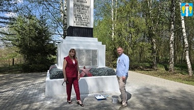 В деревне Поляна Перемышльского округа обновили обелиск павшим героям