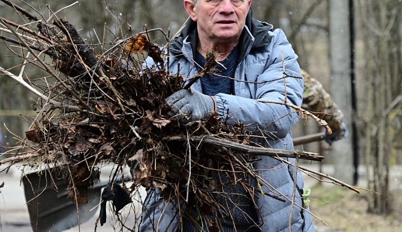 Обнинцы убрались на территории школы-колонии «Бодрая жизнь»