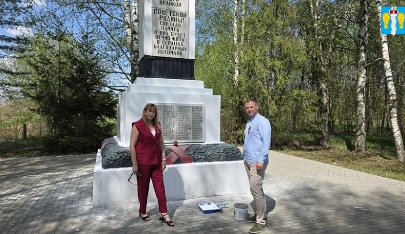 В деревне Поляна Перемышльского округа обновили обелиск павшим героям
