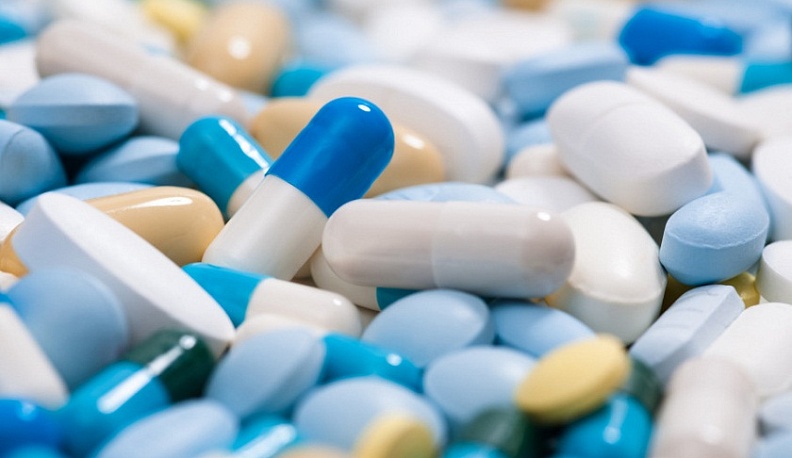 Губернатор призвал депутатов и общественные советы при больницах помогать в контроле обеспеченности лекарствами