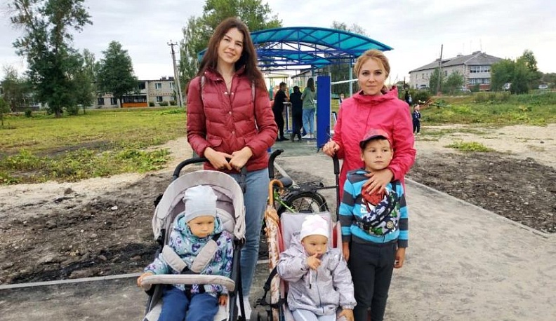 В День села в Каменке торжественно открыли две площадки – детскую и спортивную