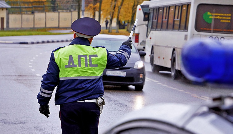 Задержанный в Калуге неадекватный водитель оказался преступником в розыске