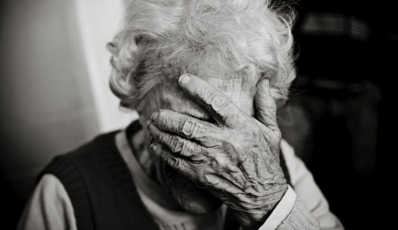 Калужанин довел старушку до обморока и украл нательный кошелек