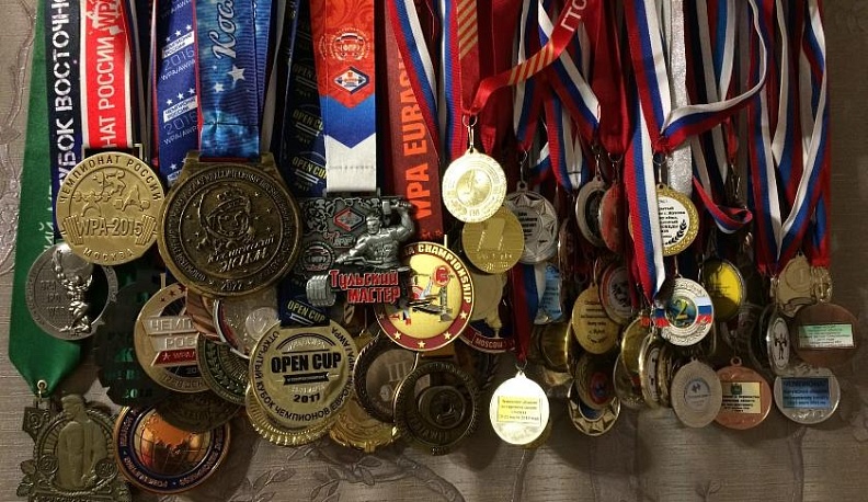 Крепок телом, славен делом