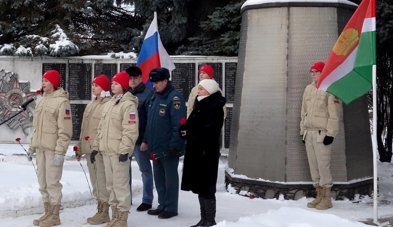 В Барятино почтили память неизвестных солдат