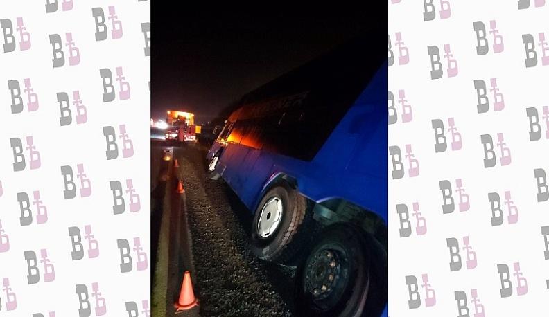 В Боровском районе автобус с пассажирами съехал в кювет