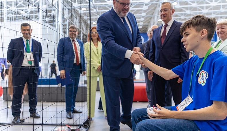 Министр труда и соцзащиты РФ посетил калужский технопарк профобразования