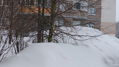 В Калуге из-за схода снега с крыши пострадали два ребенка
