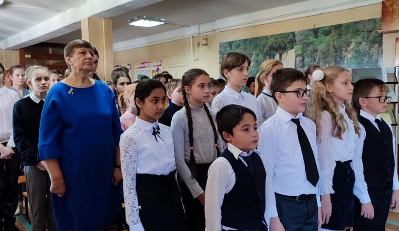 В сельской школе Людиновского района торжественно открыли Парту героя