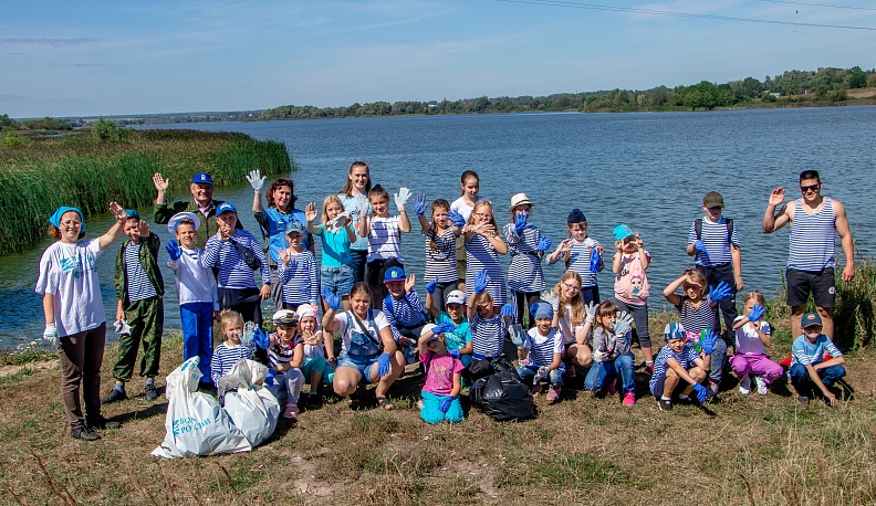 Участники автопробега «История малых рек» очистили берег Брыни 