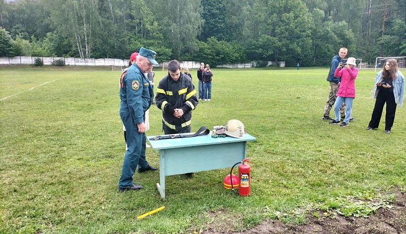 В Думиничах для школьников провели итоговую спортивную игру и «Лазертаг»