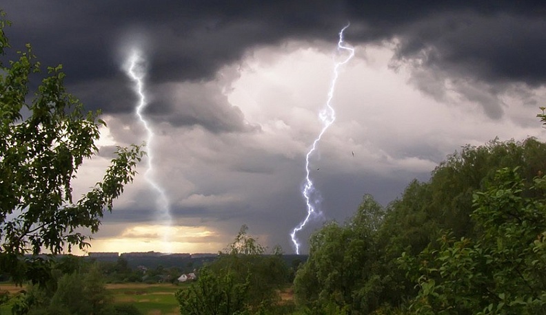 МЧС снова предупреждает калужан о грозе