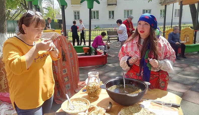 В Думиничах прошёл районный фестиваль «В семье большой, в семье единой»