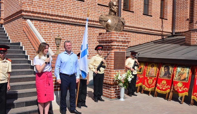 На родине адмирала Дмитрия Сенявина поставили памятник великому земляку