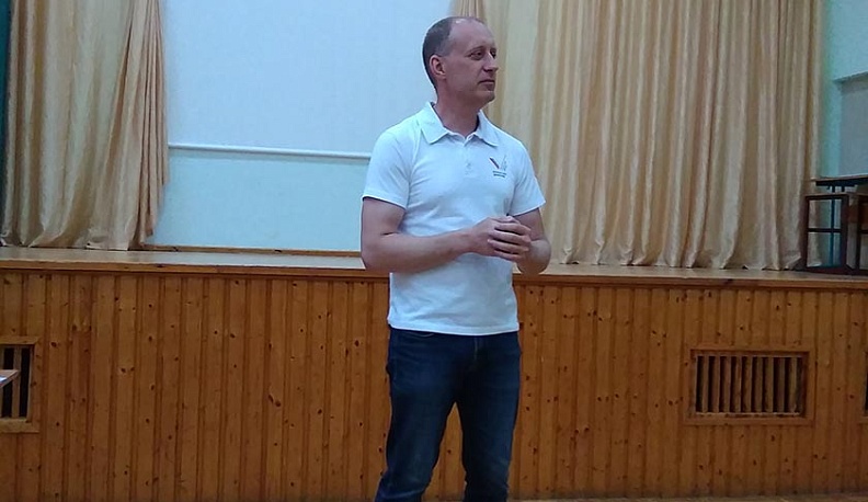 Руководитель Калужского ОНФ поговорил с учителями 