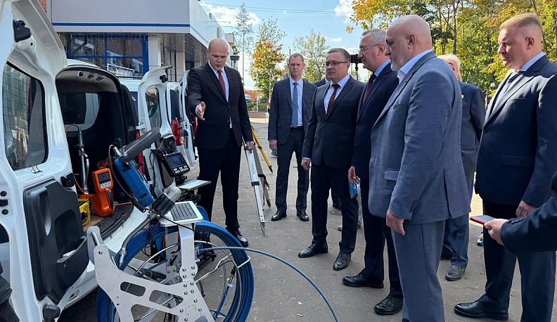 Презентация новой техники и коммунального оборудования губернатору Владиславу Шапше.