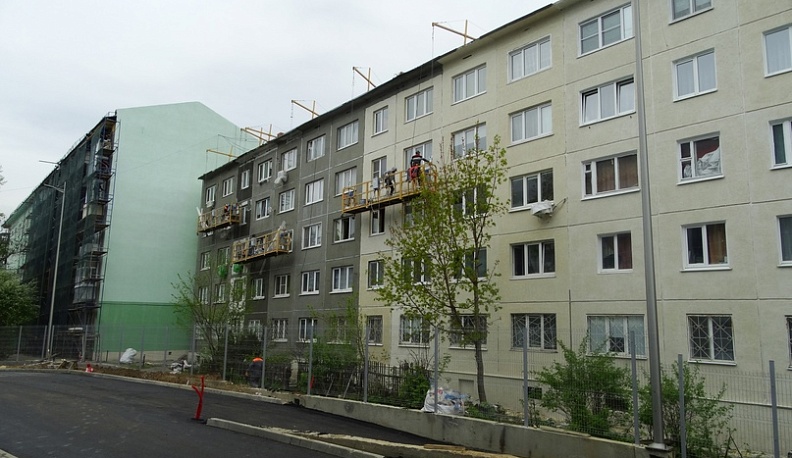 В Калуге на улице Веры Андриановой ремонтируют дома 70-х годов постройки