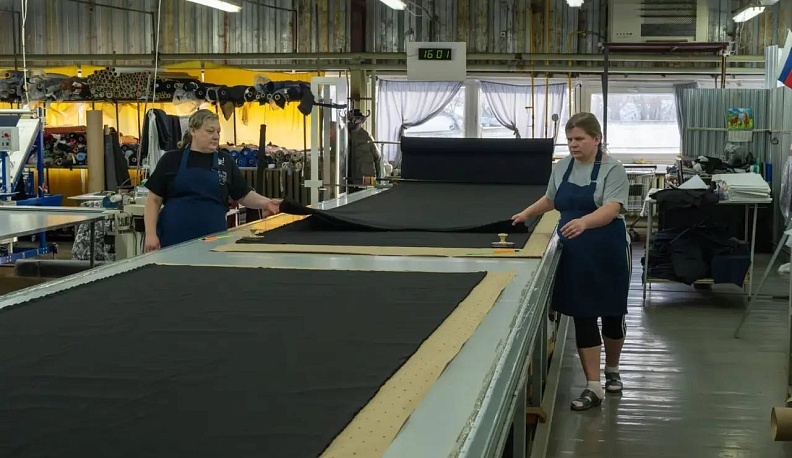 Владислав Шапша посетил швейную фабрику «Дибони»