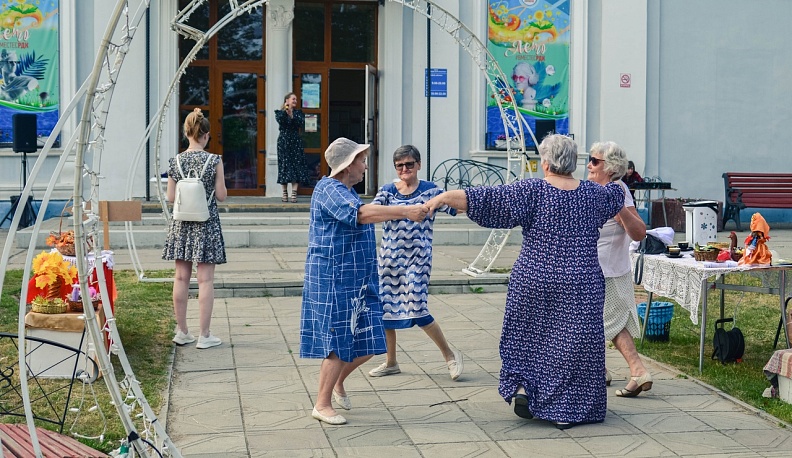 В Людинове прошла выставка декоративно-прикладного творчества под открытым небом