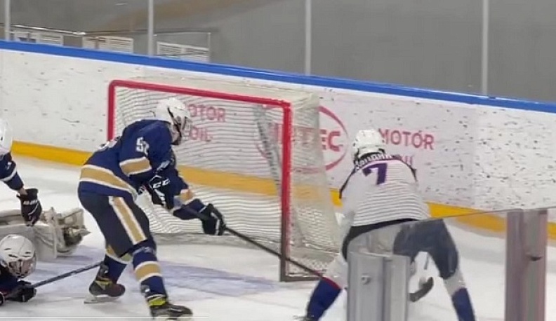 Калужская хоккейная команда выиграла первый домашний матч в Юниорской хоккейной лиге