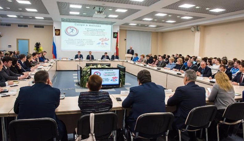 Свыше 5300 учителей школ Калужской области получают доплату за классное руководство