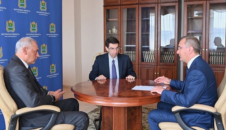 Калужский губернатор провел рабочую встречу с Магомедсаламом Магомедовым и Игорем Щеголевым