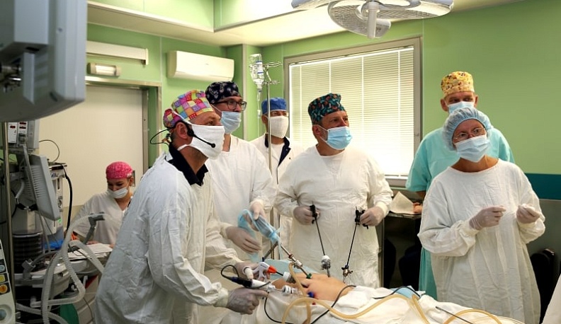 В Калужской областной больнице скорой медицинской помощи прошёл мастер-класс по лапароскопии