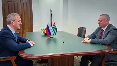 Владислав Шапша встретился с главой Абхазии