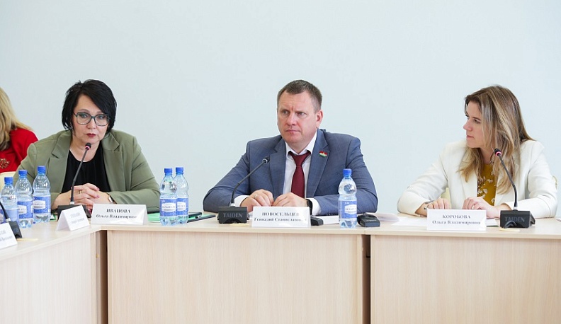 Геннадий Новосельцев попросил депутатов активнее помогать людям в вопросах догазификации