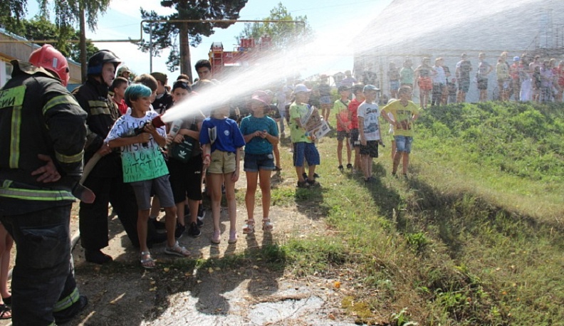 Спасатели встретились с детьми из ЛНР, отдыхающими в Калужской области