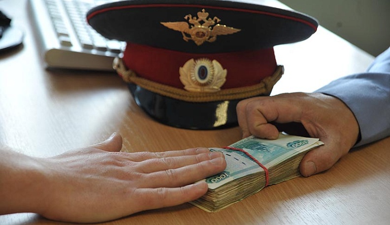 Бывший участковый пойдет под суд за взятку