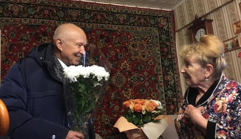 Калужские единороссы поздравили одного из старейших членов партии