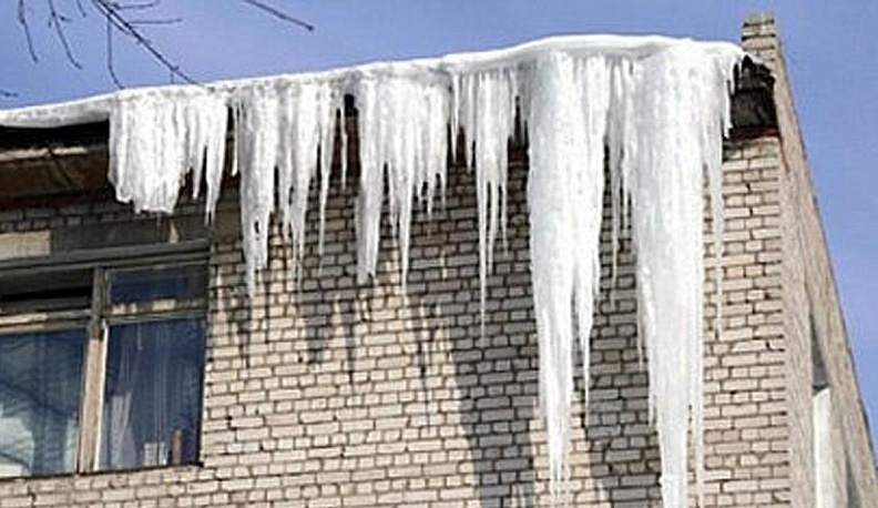 МЧС предупреждает о возможном сходе снега с крыш