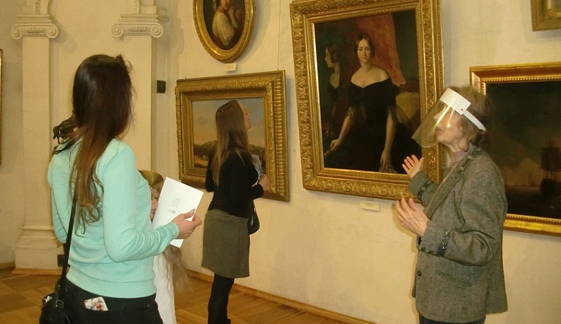 В «Ночь искусств» калужане рисовали витражи 