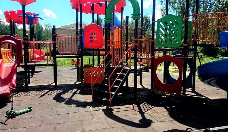 В поселке Новослободск сделали спортивную площадку с тренажерами