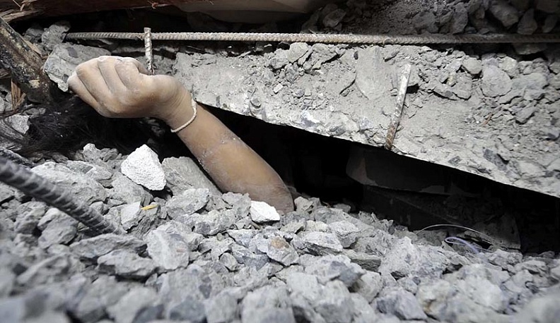 В Калуге молодого мужчину придавило бетонной плитой