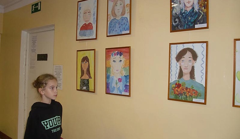 Юные калужские музыканты поздравили мам с праздником