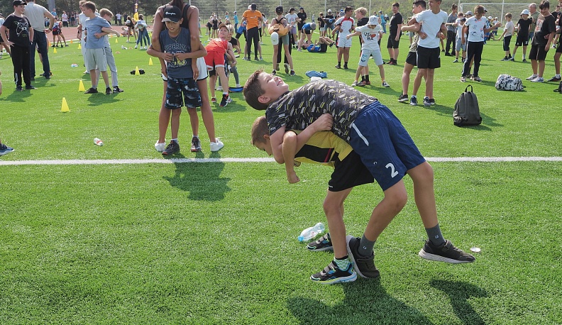 В Калуге провели патриотическую зарядку «Мы - Россия» 