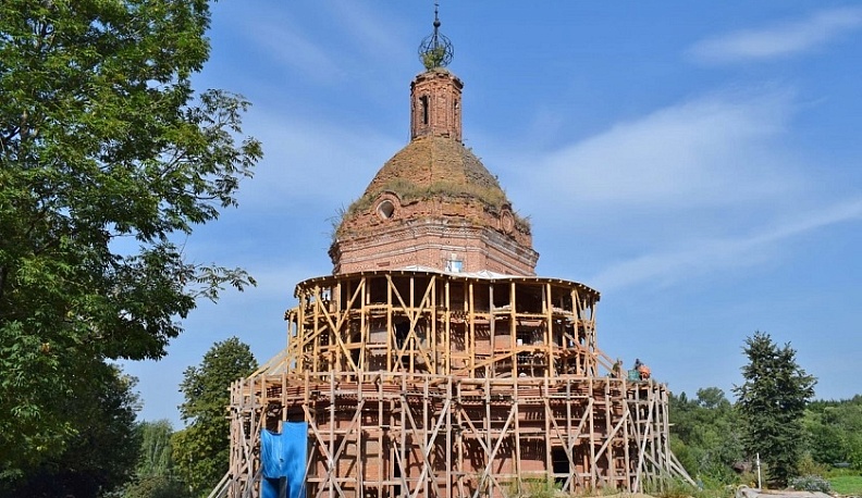 В Тарусском районе возобновили работы на храме Вознесения Господня