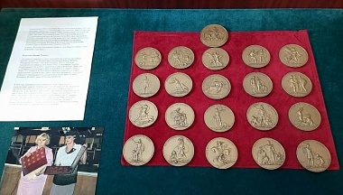 В музее Калужской области показали медали в честь 200-летия победы России над Наполеоном