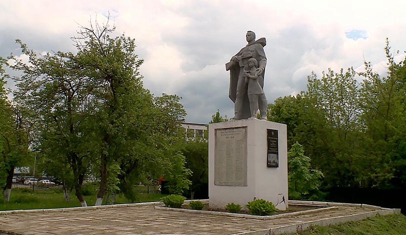 Памятник воинам-освободителям в Кондрове отреставрировали 