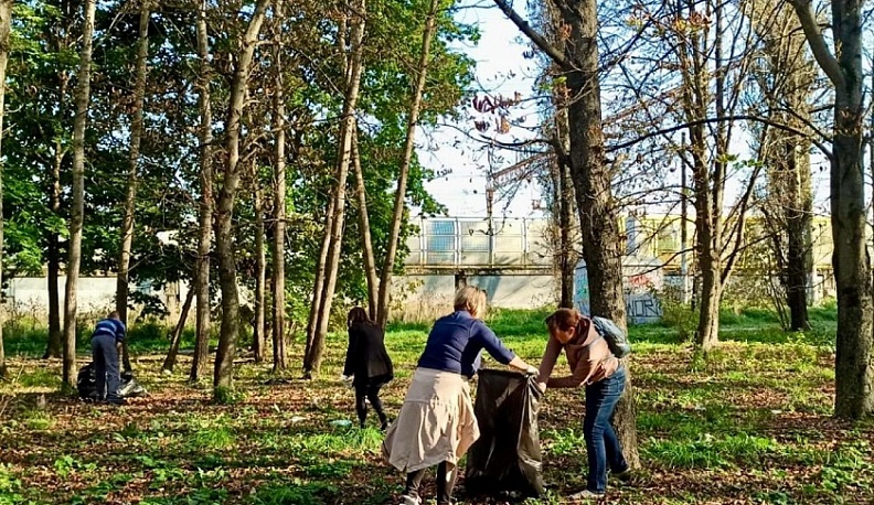 В Обнинске продолжаются осенние субботники